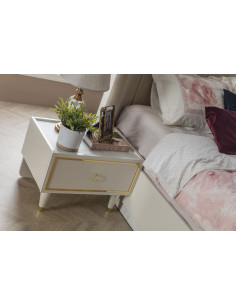 Table de chevet Modèle Deco Couleur Blanc / or Apportez une note d’...